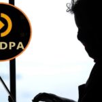 La aplicación Koddpa está siendo investigada por una presunta estafa piramidal que podría afectar a más de mil personas en Chile. Se estima un perjuicio de $500 millones. La justicia ya ha admitido una querella por fraude.