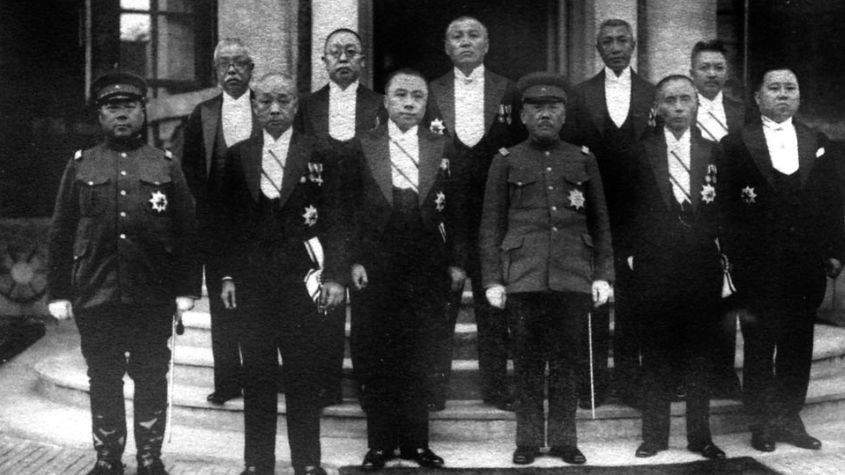 Manchukuo, el estado fantoche creado por Japón en Manchuria, sirvió como herramienta de control colonial en China hasta la derrota japonesa en la Segunda Guerra Mundial.