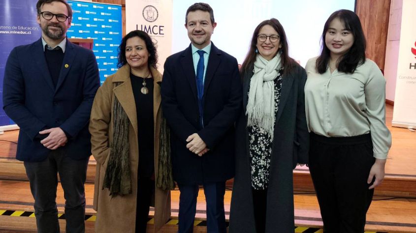 ,Mineduc y la UNESCO presentan marco orientador de competencias digitales docentes